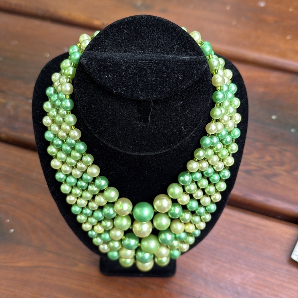 Elegant Pearl Vintage Pale Green 2 Strand Ombré Necklace Beaded 50s